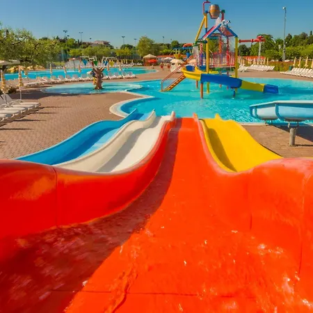 مكان تخييم Camping Spiaggia D'oro لاتيزي