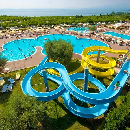 Camping Spiaggia D'oro مكان تخييم لاتيزي