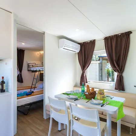 Camping Spiaggia D'oro مكان تخييم *