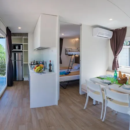 مكان تخييم Camping Spiaggia D'oro *