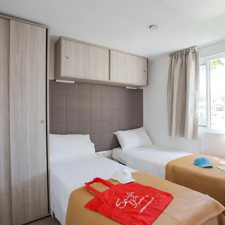 Camping Spiaggia D'oro * لاتيزي