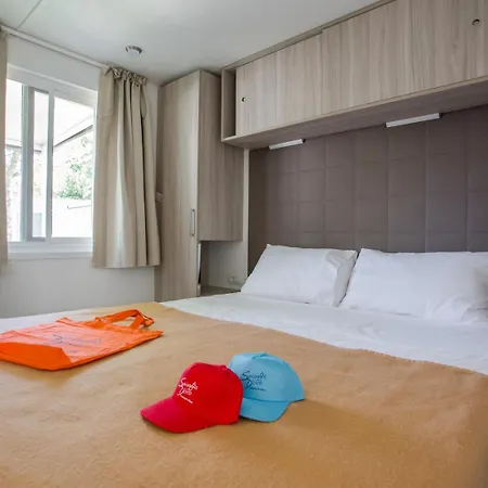 Camping Spiaggia D'oro لاتيزي