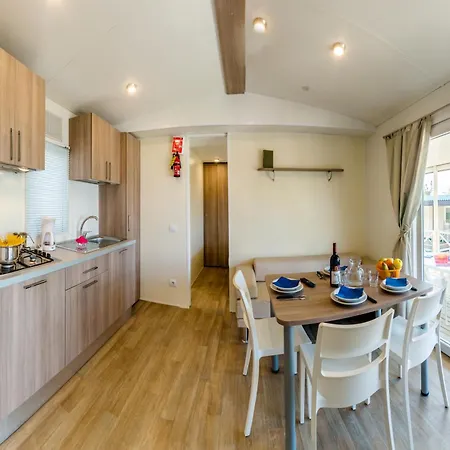 مكان تخييم Camping Spiaggia D'oro *