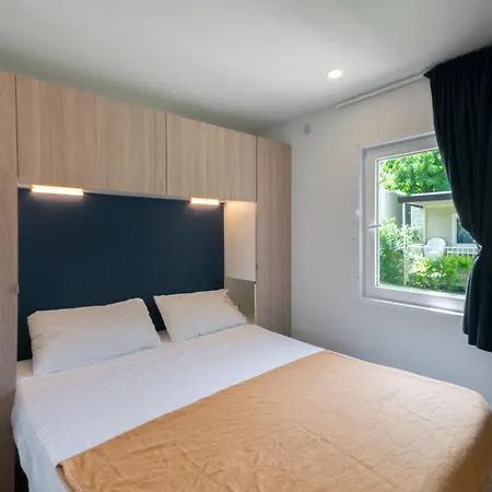 Camping Spiaggia D'oro * لاتيزي