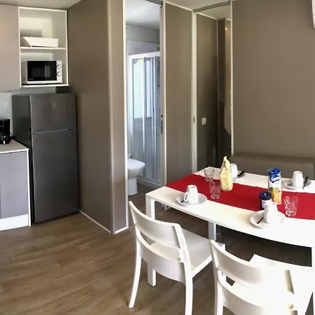 مكان تخييم Camping Spiaggia D'oro